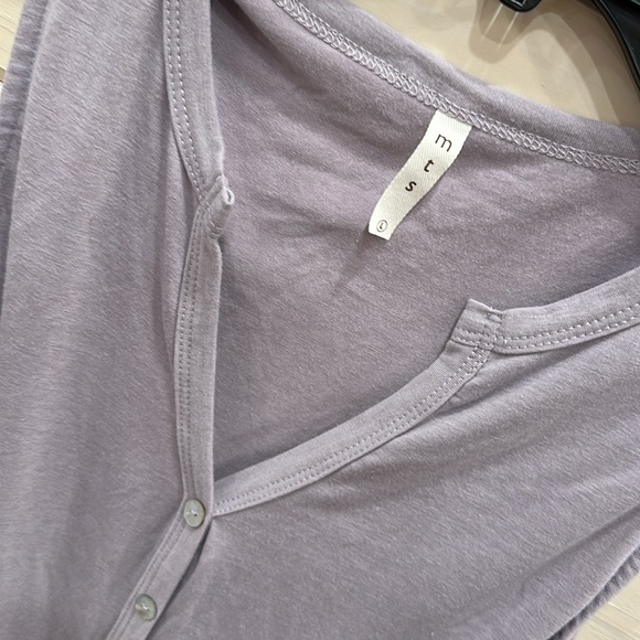 Women’s Size Large tank top. Knot can be untied. - Picture 3 of 5